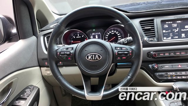 Kia Canival 2018 — photo 18