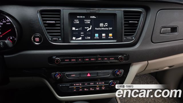 Kia Canival 2018 — photo 19