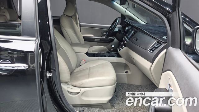 Kia Canival 2018 — photo 16