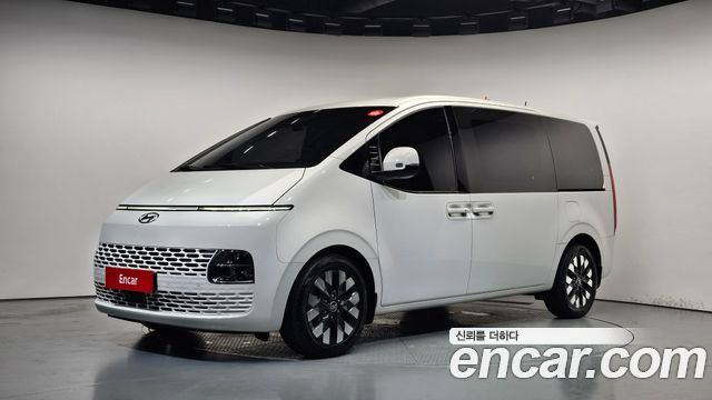 Hyundai Staria 2023 — photo 1