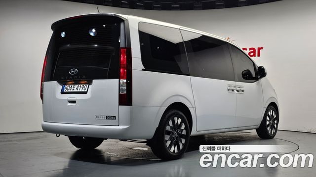 Hyundai Staria 2023 — photo 2