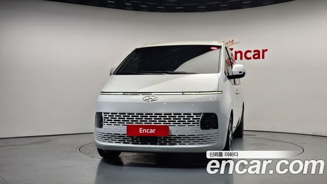 Hyundai Staria 2023 — photo 3
