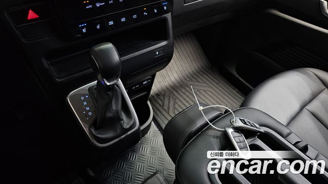 Hyundai Staria 2023 — photo 9