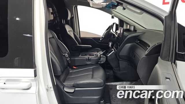Hyundai Staria 2023 — photo 13