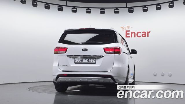 Kia Canival 2018 — photo 4