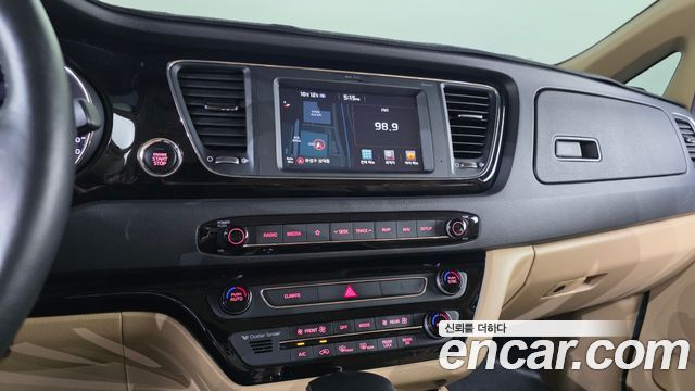 Kia Canival 2018 — photo 18