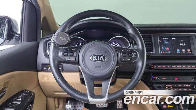 Kia Canival 2018 — photo 19