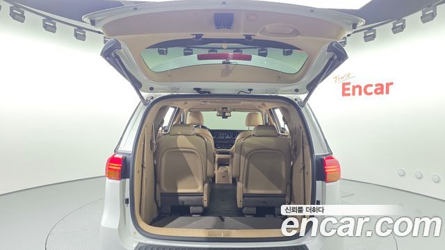 Kia Canival 2018 — photo 23