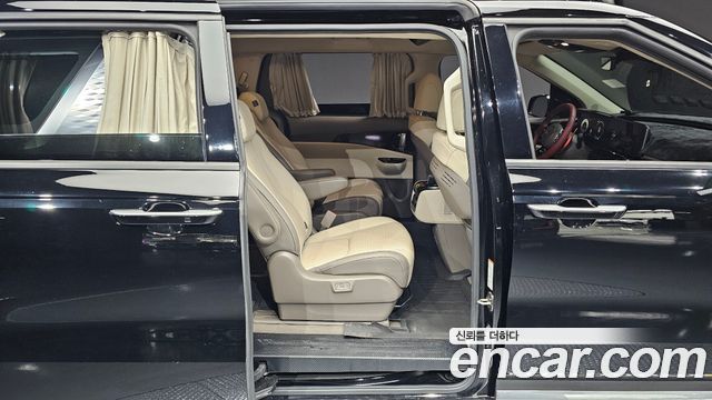 Kia Canival 2021 — photo 31