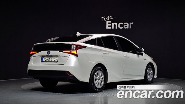 Toyota Prius 2022 — photo 2