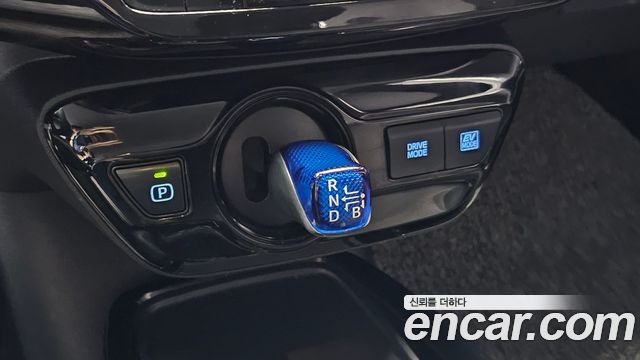 Toyota Prius 2022 — photo 9