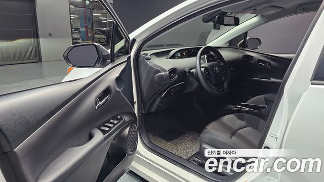 Toyota Prius 2022 — photo 10