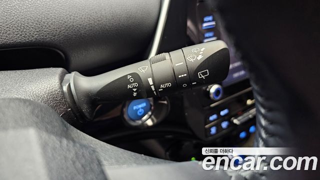 Toyota Prius 2022 — photo 18