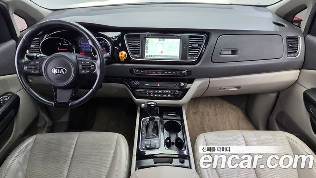 Kia Canival 2015 — photo 7