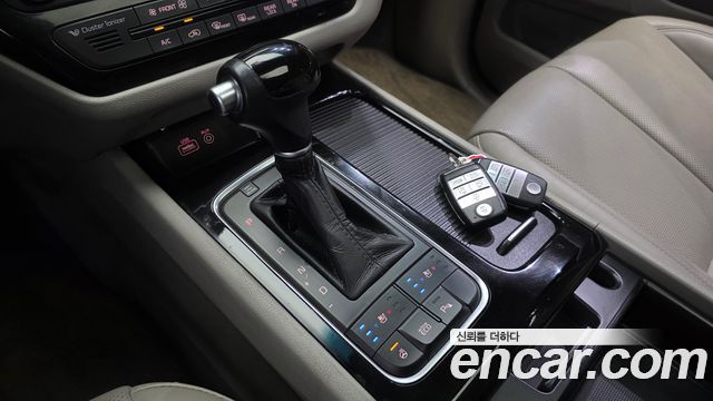Kia Canival 2015 — photo 9