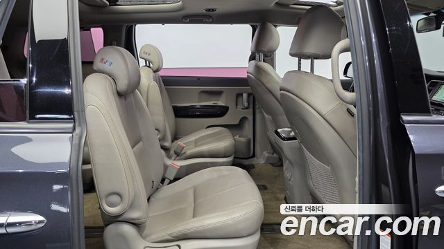 Kia Canival 2015 — photo 11