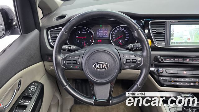 Kia Canival 2015 — photo 13