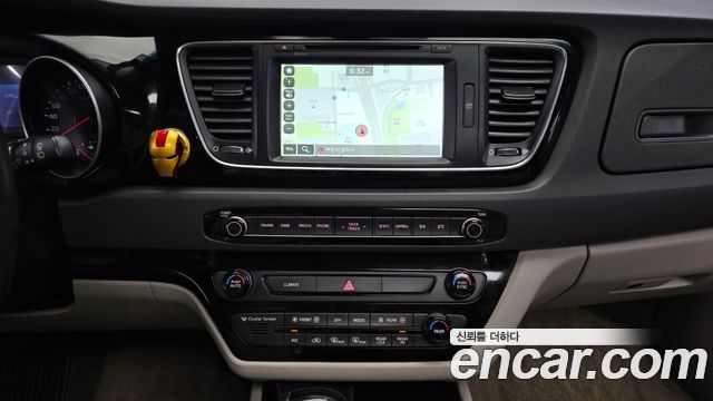 Kia Canival 2015 — photo 15
