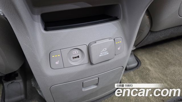Kia Canival 2015 — photo 18