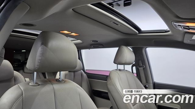 Kia Canival 2015 — photo 20