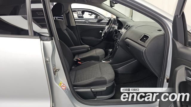 Volkswagen Polo 2013 — photo 11