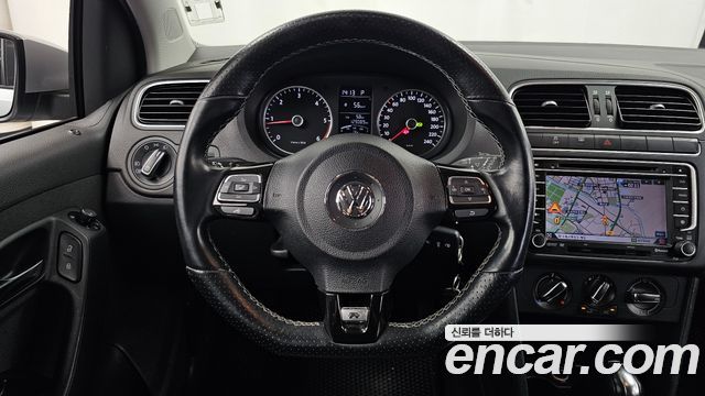 Volkswagen Polo 2013 — photo 13