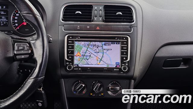 Volkswagen Polo 2013 — photo 14