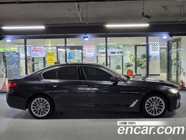 BMW 5-Series 2021 — photo 2