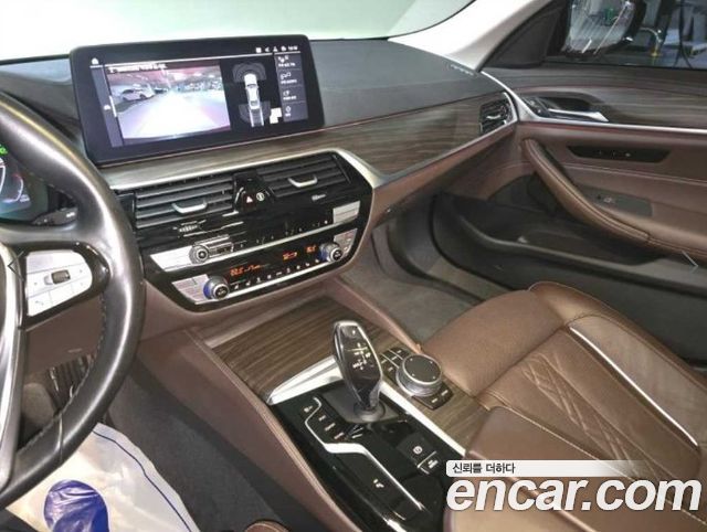 BMW 5-Series 2021 — photo 13