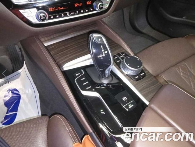 BMW 5-Series 2021 — photo 16