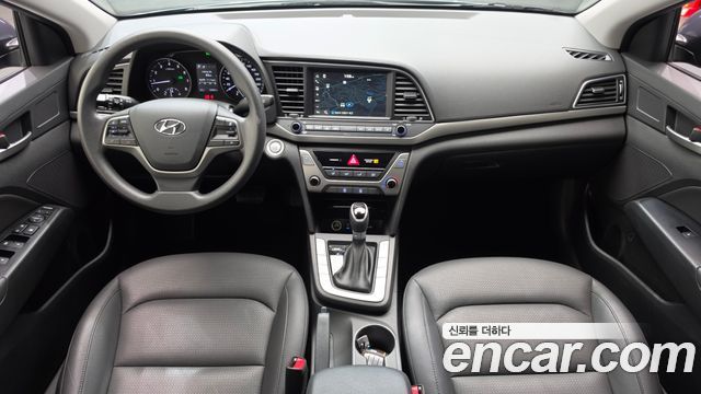Hyundai AVANTE 2018 — photo 10