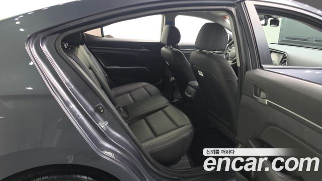Hyundai AVANTE 2018 — photo 18