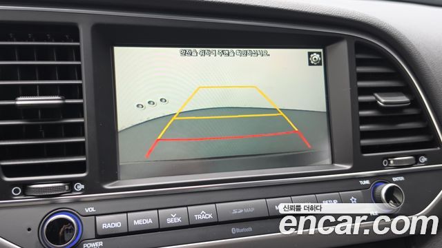 Hyundai AVANTE 2018 — photo 22
