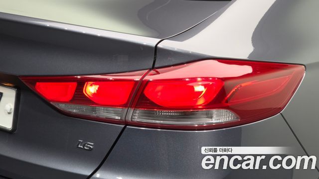 Hyundai AVANTE 2018 — photo 9