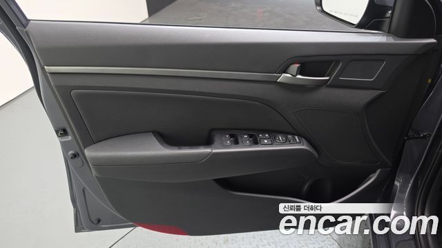 Hyundai AVANTE 2018 — photo 14