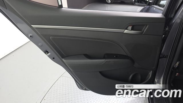 Hyundai AVANTE 2018 — photo 15