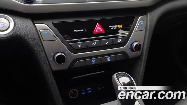 Hyundai AVANTE 2018 — photo 30