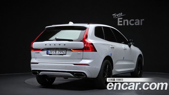 Volvo XC60 2021 — photo 2