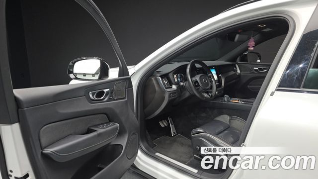 Volvo XC60 2021 — photo 10