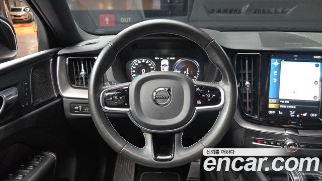 Volvo XC60 2021 — photo 13