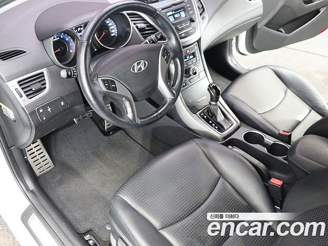 Hyundai AVANTE 2014 — photo 17