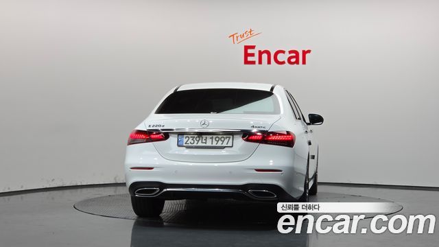 Mercedes-Benz E-Class 2021 — photo 4