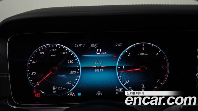 Mercedes-Benz E-Class 2021 — photo 11