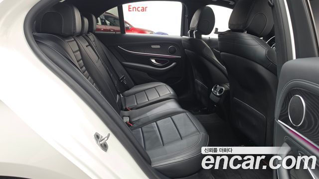Mercedes-Benz E-Class 2021 — photo 17