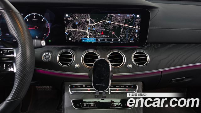 Mercedes-Benz E-Class 2021 — photo 18