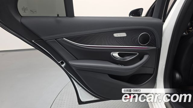Mercedes-Benz E-Class 2021 — photo 15