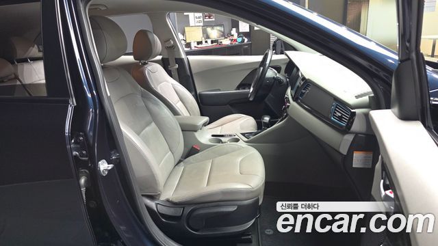 Kia Niro 2017 — photo 17