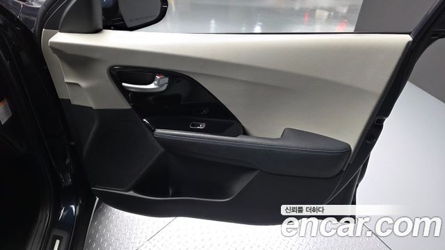 Kia Niro 2017 — photo 14
