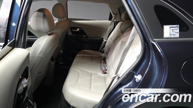 Kia Niro 2017 — photo 16