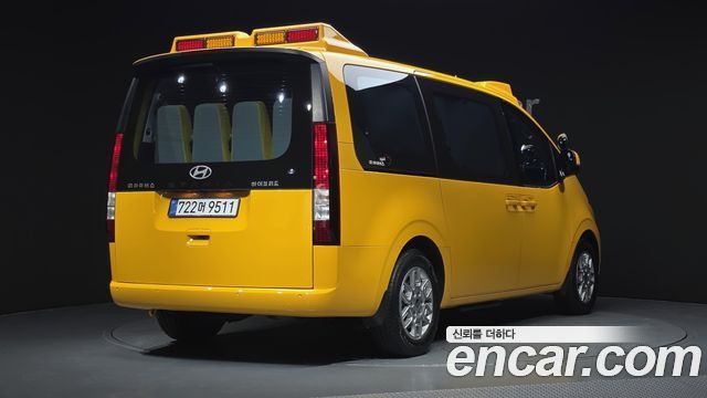 Hyundai Staria 2026 — photo 2